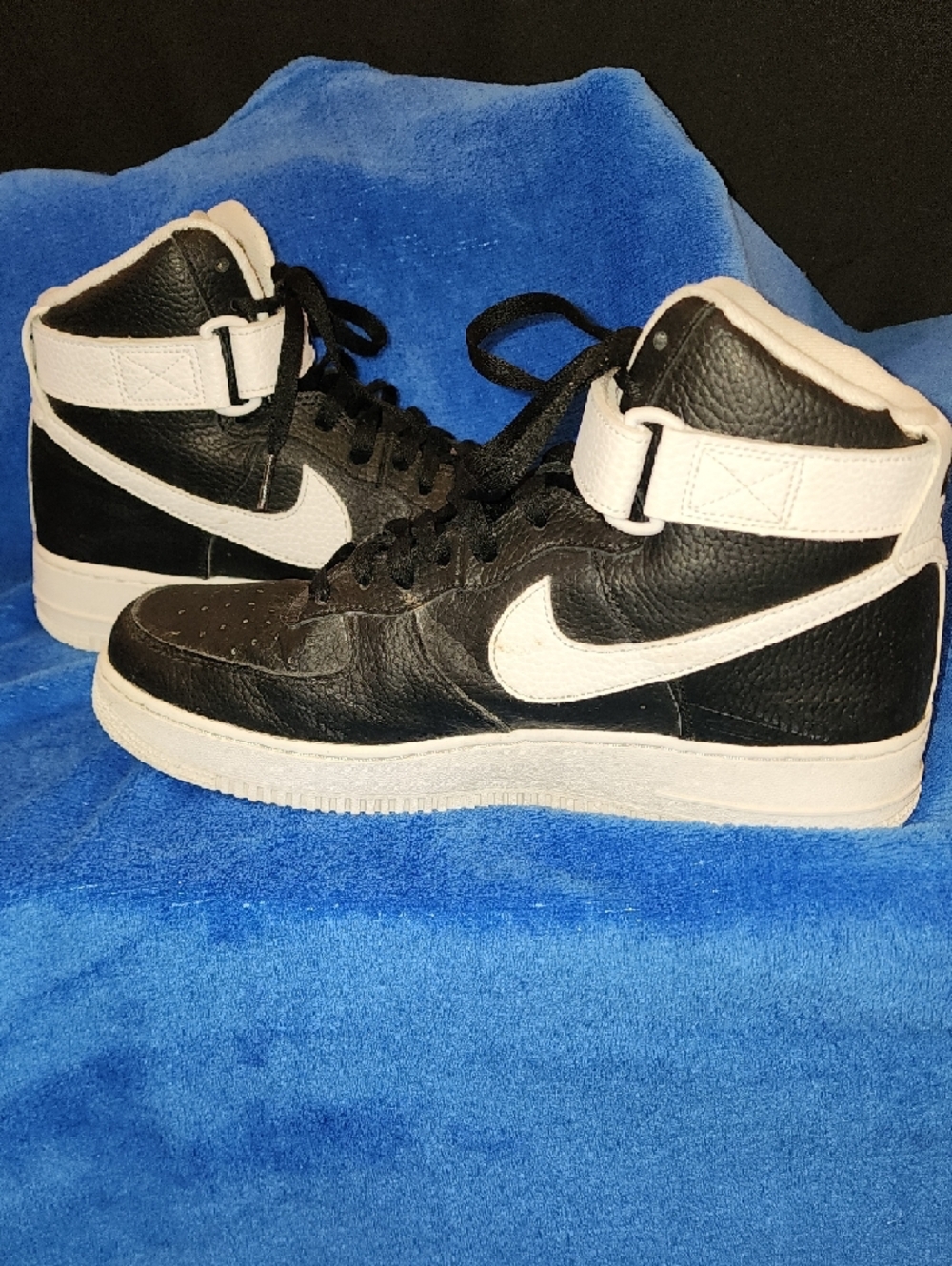 Nike Mens Size 9.5 Air Force 1 Black and White High-Top Sneakers